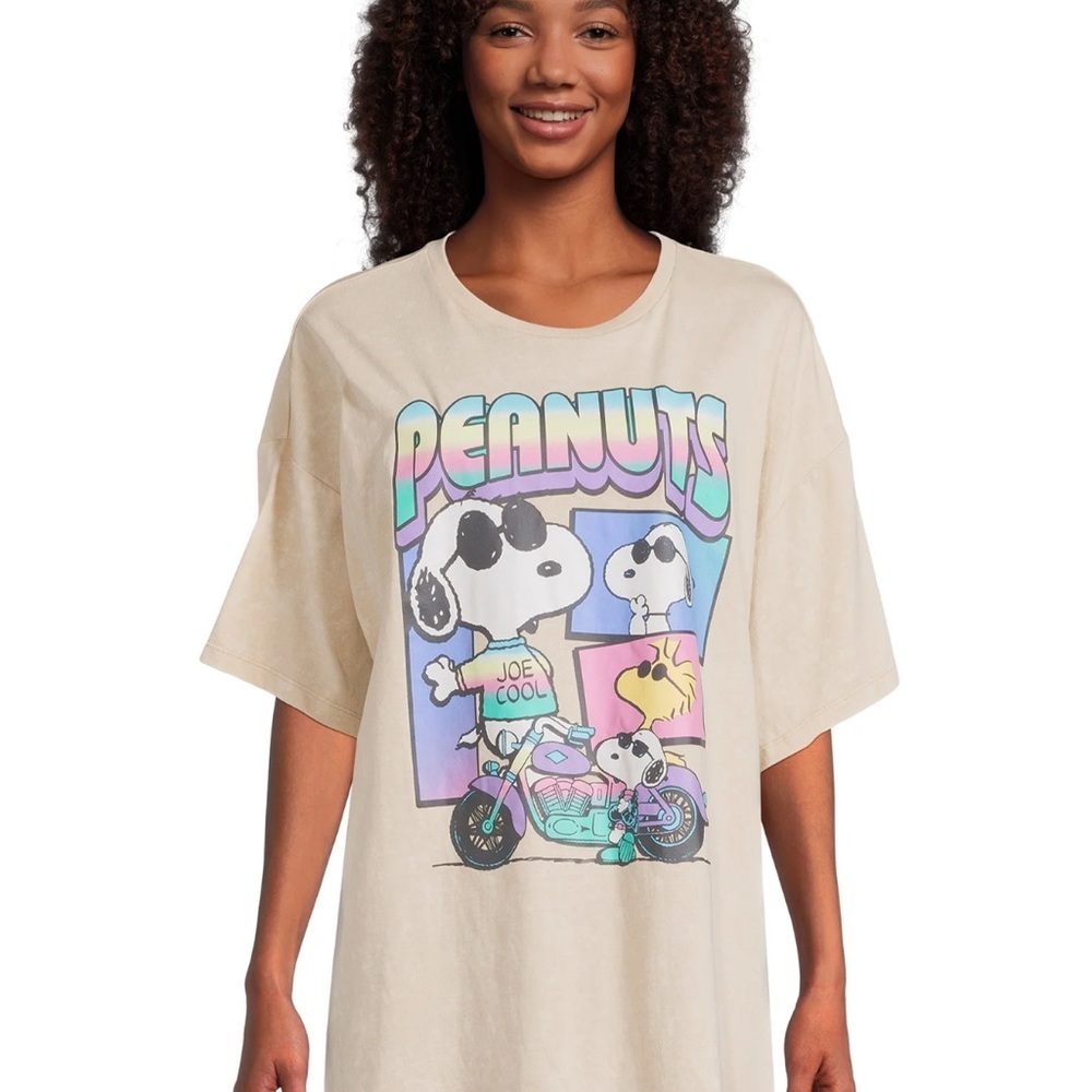 Peanuts Oversized Graphic T-Shirt Size Medium NWOT